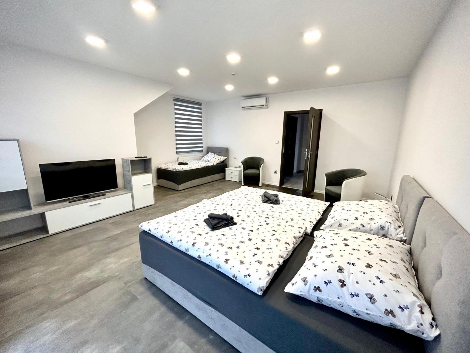 Apartmany Premium Se Soukromym Parkovanim Чеська Липа Екстер'єр фото